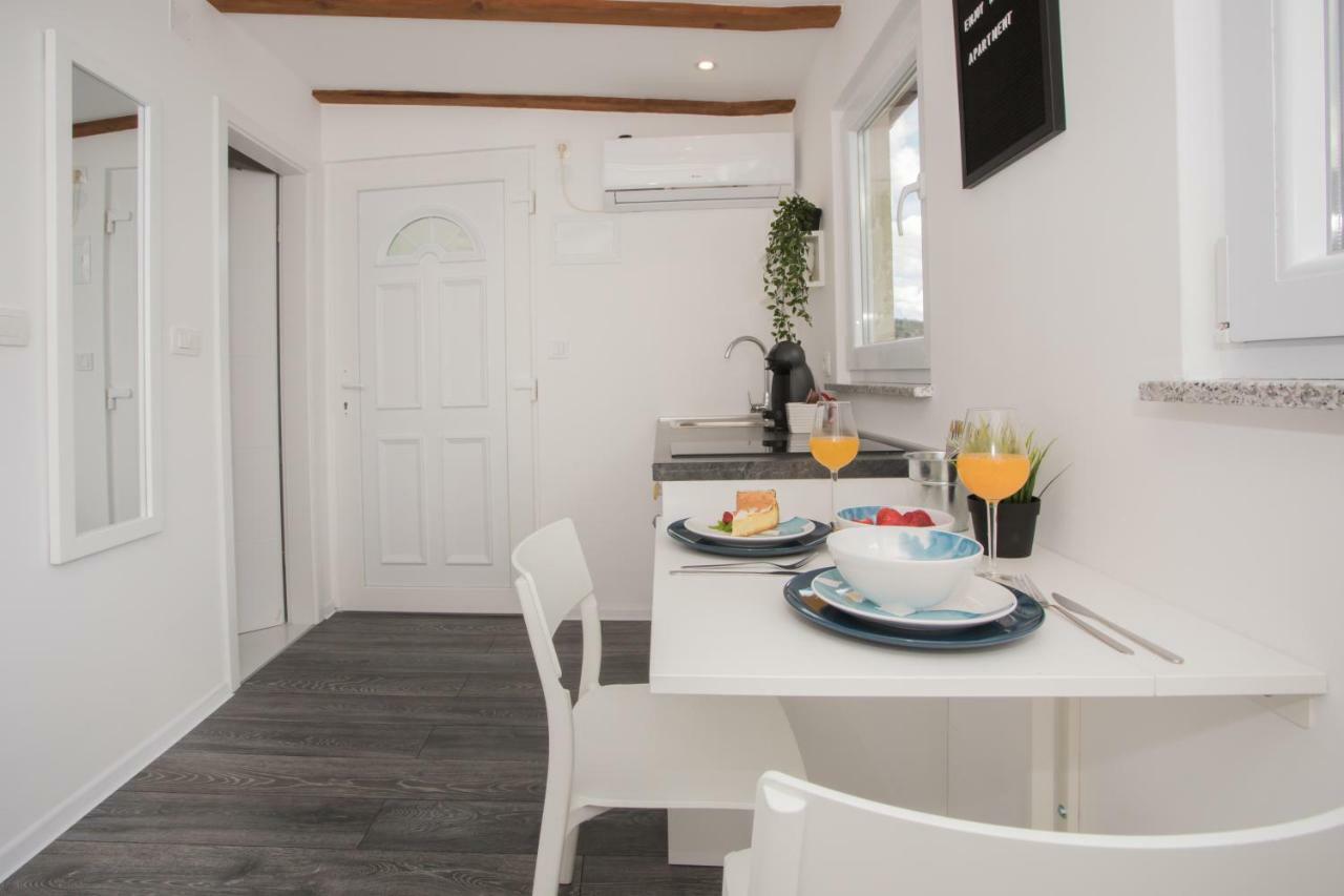 Studio Apartment Skatula Skradin Eksteriør billede