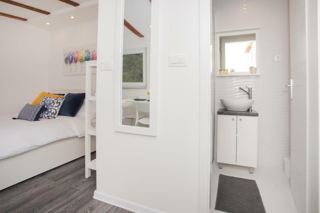 Studio Apartment Skatula Skradin Eksteriør billede