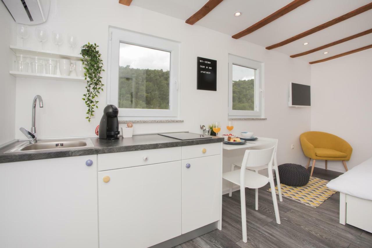 Studio Apartment Skatula Skradin Eksteriør billede